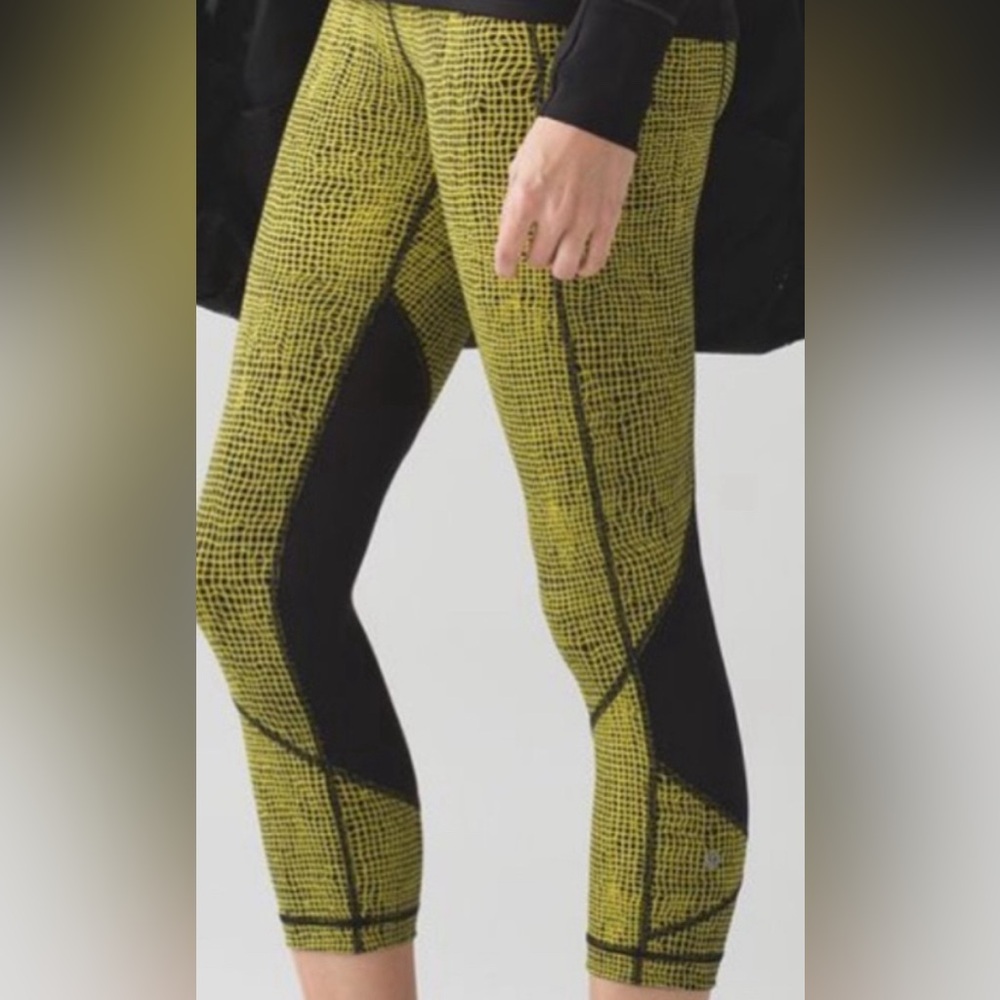 Lululemon pace rival cropped leggings. Fall net toxic black and yellow. Size 4